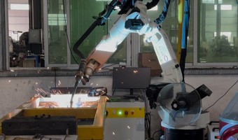 机器人手臂烧焊机